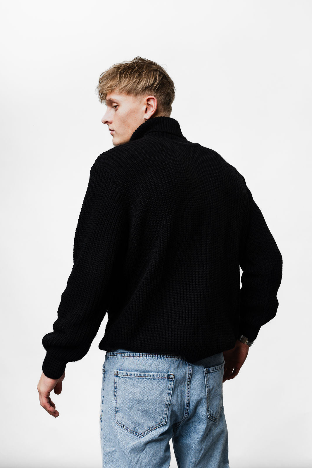 Black knitted Turtle Neck Sweater TT-1002